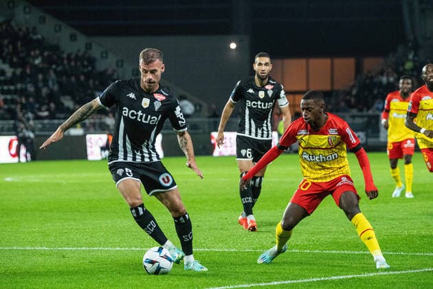 Miha Blazic (ANGERS SCO) David Costa (RC Lens) FOOTBALL : Angers SCO vs RC Lens - Ligue 1 - Journee 14 - 05 11 2022 BaptisteAutissier Panoramic 
