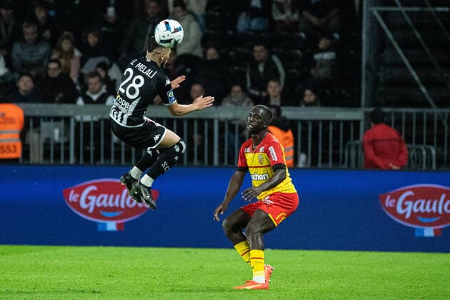 Farid El Melali (SCO ANGERS) Deiver Machado (RC Lens) FOOTBALL : Angers SCO vs RC Lens - Ligue 1 - Journee 14 - 05 11 2022 BaptisteAutissier Panoramic 