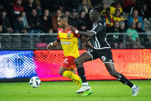 Wesley SaÃ¯d (RC Lens) Batista Mendy (ANGERS SCO) FOOTBALL : Angers SCO vs RC Lens - Ligue 1 - Journee 14 - 05 11 2022 BaptisteAutissier Panoramic 