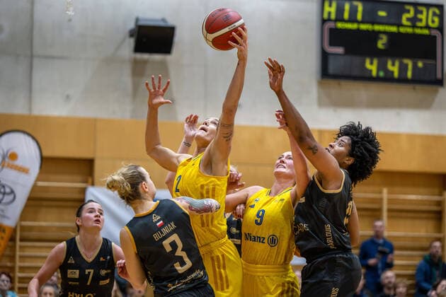 Sport Themen der Woche KW44 Sport Bilder des Tages Basketball Berlin 05.11.2022 Saison 2022 2023 1. Bundesliga DBBL Alba Berlin - inexio Royals Saarlouis Stefanie Grigoleit (Alba, No.02) Sylwia Bujniak (Saarlouis, No.03) Laina Snyder (Alba, No.09) Brianna Lee Rollerson (Saarlouis, No.18) re. Monika Naczk (Saarlouis, No.07) li. *** Basketball Berlin 05 11 2022 Season 2022 2023 1 Bundesliga DBBL Alba Berlin inexio Royals Saarlouis Stefanie Grigoleit Alba, No 02 Sylwia Bujniak Saarlouis, No 03 Laina Snyder Alba, No 09 Brianna Lee Rollerson Saarlouis, No 18 re Monika Naczk Saarlouis, No 07 li