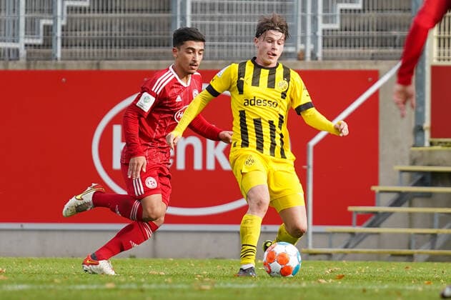 Sonntag, 06.11.2022 Saison 2022 2023 8. Spieltag A-Junioren-Bundesliga, U19-Bundesliga im Paul-Janes-Stadion, Düsseldorf, Germany. Fortuna Düsseldorf 95 U19 - BV Borussia Dortmund U19. Michel Simon Ludwig (Borussia Dortmund U19 18)