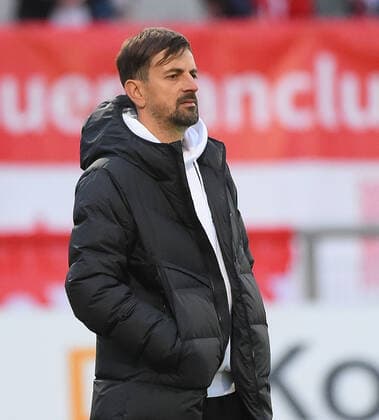 06.11.2022, xhbx, Fussball 1.Bundesliga Damen, Eintracht Frankfurt Frauen - 1.FC Koeln emspor, v.l. Trainer Niko Arnautis (Eintracht Frankfurt Damen) (DFL DFB REGULATIONS PROHIBIT ANY USE OF PHOTOGRAPHS as IMAGE SEQUENCES and or QUASI-VIDEO) Frankfurt am Main