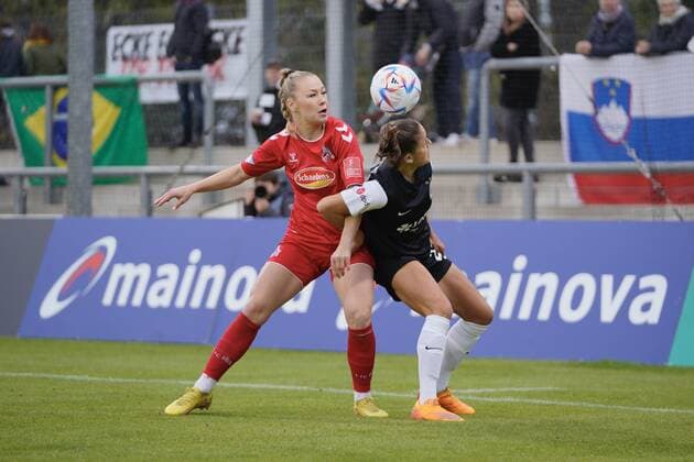 Flyeralarm Frauenbundesliga - Eintracht Frankfurt v 1.FC Koeln Weronika Zawistowska ( 24 Koeln ) and Laura Feiersinger ( 27 Frankfurt ) during the Flyeralarm Frauenbundesliga game between Eintracht Frankfurt and 1. FC Koeln at Stadion am Brentanobad in Frankfurt, GERMANY. Julia Kneissl SPP Copyright: xJuliaxKneissl SPPx julia_christin_kneissl_sports_press_photo_174094