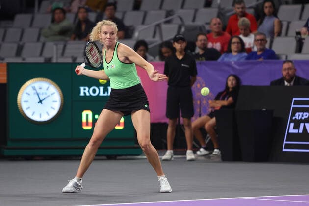 FORT WORTH, TX - NOVEMBER 06: Katerina Siniakova (CZE) hits a forehand during the WTA, Tennis Damen Finals on November 6, 2022 at Dickies Arena in Fort Worth, TX. (Photo by George Walker Icon Sportswire) TENNIS: NOV 06 WTA Finals Icon22110618
