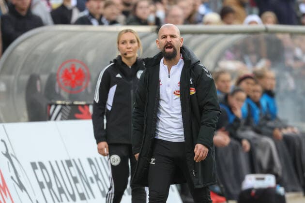 Glass Sascha,(Trainer FC Koeln), GER, Eintracht Frankfurt gegen FC Koeln,Fussball, Frauen, Bundesliga,7. Spieltag,Spielzeit 2022 2023, 06.11.2022, (DFL DFBB REGULATIONS PROBHIT ANY USE OF PHOTOGRAPHERS as IMAGE SEQUENCES and or QUASI-VIDEO ) , GER, Eintracht Frankfurt gegen FC Koeln,Fussball, Frauen, Bundesliga,7. Spieltag,Spielzeit 2022 2023, 06.11.2022, Frankfurt Copyright: xEibner-Pressefoto UlrichxScherbax EP_EER