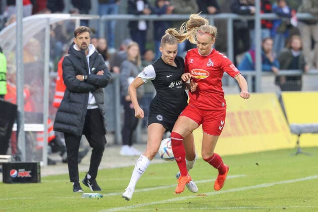 Freigang Laura,(Eintracht Frankfurt, 10),Gavric Andrea,(FC Koeln, 18), GER, Eintracht Frankfurt gegen FC Koeln,Fussball, Frauen, Bundesliga,7. Spieltag,Spielzeit 2022 2023, 06.11.2022, (DFL DFBB REGULATIONS PROBHIT ANY USE OF PHOTOGRAPHERS as IMAGE SEQUENCES and or QUASI-VIDEO ) , GER, Eintracht Frankfurt gegen FC Koeln,Fussball, Frauen, Bundesliga,7. Spieltag,Spielzeit 2022 2023, 06.11.2022, Frankfurt Copyright: xEibner-Pressefoto UlrichxScherbax EP_EER