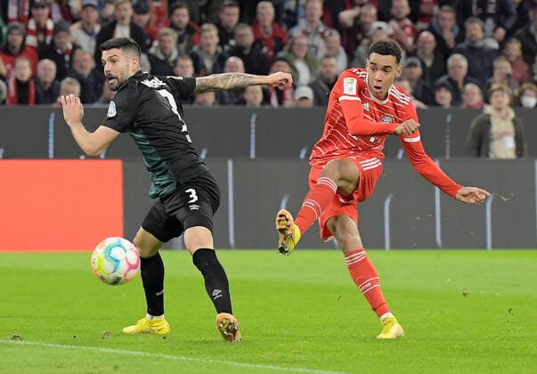 Sport Themen der Woche KW45 Sport Bilder des Tages 08.11.2022, xemx, Fussball 1.Bundesliga, FC Bayern Muenchen - SV Werder Bremen emspor, v.l. Jamal Musiala (FC Bayern Muenchen) Goal scored, erziehlt das Tor zum 1:0 (DFL DFB REGULATIONS PROHIBIT ANY USE OF PHOTOGRAPHS as IMAGE SEQUENCES and or QUASI-VIDEO) Muenchen *** 08 11 2022, xemx, football 1 Bundesliga, FC Bayern Muenchen SV Werder Bremen emspor, v l Jamal Musiala FC Bayern Muenchen Goal scored, scores the goal to 1 0 DFL DFB REGULATIONS PROHIBIT ANY USE OF PHOTOGRAPHS as IMAGE SEQUENCES and or QUASI VIDEO Muenchen