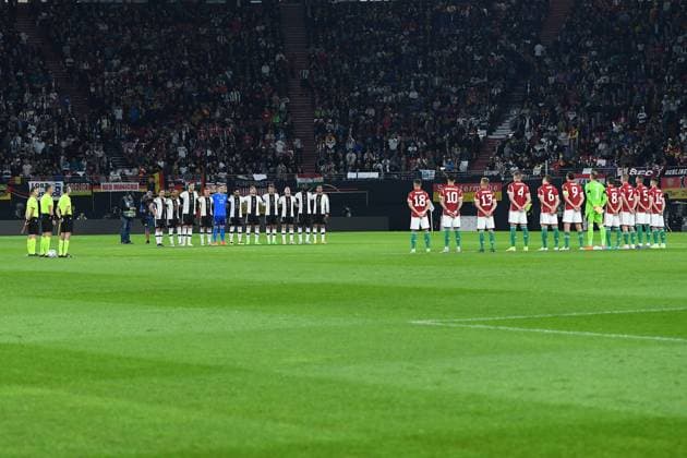 Fußball UEFA Nations League Deutschland - Ungarn am 23.09.2022 in der Red Bull Arena in Leipzig Schweigeminute Trauerminute für den verstorbenen Uwe Seeler DFB regulations prohibit any use of photographs as image sequences and or quasi-video.