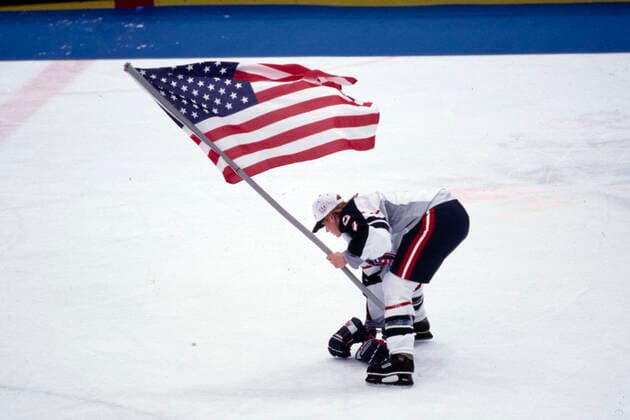 das Damen-Eishockey-Team der USA hat soeben das erste olmpische Damenturnier im Eishockey in Nagano 1998 mit 3:1 gegen die Weltmeisterinnen aus Kanada gewonnen *** the USA womens ice hockey team has just won the first Olympic womens ice hockey tournament in Nagano 1998 with 3 1 against the world champions from Canada