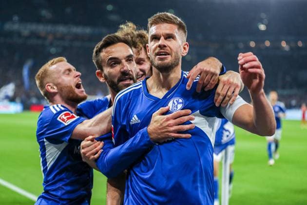 Sport Themen der Woche KW45 Sport Bilder des Tages Tor, Torjubel, zum 1:0 durch Simon Terodde (FC Schalke 04, 09, GER, FC Schalke 04 vs. FSV Mainz 05, Fussball, 1. Bundesliga, 14. Spieltag, Spielzeit 2022 2023, 09.11.2022, DFB DFL regulations prohibit any use of photographs as image sequences and or quasi-video., GER, FC Schalke 04 vs. FSV Mainz 05, Fussball, 1. Bundesliga, 14. Spieltag, Spielzeit 2022 2023, 09.11.2022, DFB DFL regulations prohibit any use of photographs as image sequences and or quasi-video., Foto: Eibner-Pressefoto Gabriel Boia Gelsenkirchen *** Goal, goal celebration, for 1 0 by Simon Terodde FC Schalke 04, 09, GER, FC Schalke 04 vs FSV Mainz 05, Football, 1 Bundesliga, 14 Spieltag, Spielzeit 2022 2023, 09 11 2022, DFB DFL regulations prohibit any use of photographs as image sequences and or quasi video , GER, FC Schalke 04 vs FSV Mainz 05, Football, 1 Bundesliga, 14 Spieltag, Spielzeit 2022 2023, 09 11 2022, DFB DFL regulations prohibit any use of photographs as image sequences and or quasi video , Foto Eibner Pressefoto Gabriel Boia Gelsenkirchen Copyright: xGabrielxBoiax EP_EER