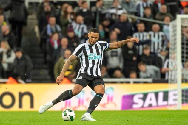 NEWCASTLE UPON TYNE, ENGLAND - NOVEMBER 09: Jamaal Lascelles of Newcastle United on the ball during the Carabao Cup Third Round match between Newcastle United and Crystal Palace at St James Park on November 9, 2022 in Newcastle upon Tyne, England. (Photo by Richard Callis ) SPO  Copyright: xRichardxCallis