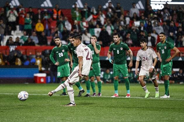 RECORD DATE NOT STATED Seleccion Mexicana 2022 Mexico 4-0 Irak Uriel Antuna of Mexico during the game Mexico (Mexican national team, Nationalteam vs Iraq, friendly match of preparation prior to the start of the FIFA World Cup, WM, Weltmeisterschaft, Fussball Qatar 2022, at Montilivi Municipal Stadium, on November 9, 2022. <br><br> Uriel Antuna de Mexico durante el partido Mexico (Seleccion Nacional Mexicana) vs Irak,amistoso de preparacion previo al inicio de la Copa Mundial de la FIFA Qatar 2022, en el Estadio Municipal de Montilivi, el 9 de noviembre de 2022. GIRONA ESPANA ESPANA Copyright: xXavixBonillax 20221109183529_SM_MEX_IRA_ANTUNA42