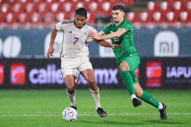 RECORD DATE NOT STATED Seleccion Mexicana 2022 Mexico vs Irak (L-R), Luis Romo of Mexico and Ammar Muhsen of Iraq during the game Mexico (Mexican national team, Nationalteam vs Iraq, friendly match of preparation prior to the start of the FIFA World Cup, WM, Weltmeisterschaft, Fussball Qatar 2022, at Montilivi Municipal Stadium, on November 9, 2022. <br><br> (L-R), Luis Romo de Mexico y Ammar Muhsen de Irak durante el partido Mexico (Seleccion Nacional Mexicana) vs Irak,amistoso de preparacion previo al inicio de la Copa Mundial de la FIFA Qatar 2022, en el Estadio Municipal de Montilivi, el 9 de noviembre de 2022. GIRONA ESPANA ESPANA Copyright: xEricxAlonsox 20221109162737_SM_MEX_IRA_ROMO129