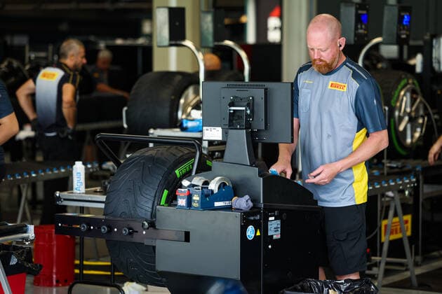 Pirelli technician mounting tyres during the Formula 1 Heineken Grande Premio de Sao Paulo 2022, Sao Paulo Grand Prix Grand Prix 2022, 21st round of the 2022 FIA Formula One World Championship, WM, Weltmeisterschaft from November 11 to 13, 2022 on the Interlagos Circuit, in Sao Paulo, Brazil - F1 - SAO PAULO GRAND PRIX 2022 DPPI Panoramic  20221110_G00D2527