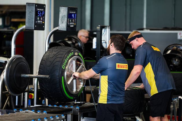 Pirelli technician mounting tyres during the Formula 1 Heineken Grande Premio de Sao Paulo 2022, Sao Paulo Grand Prix Grand Prix 2022, 21st round of the 2022 FIA Formula One World Championship, WM, Weltmeisterschaft from November 11 to 13, 2022 on the Interlagos Circuit, in Sao Paulo, Brazil - F1 - SAO PAULO GRAND PRIX 2022 DPPI Panoramic  20221110_G00D2535