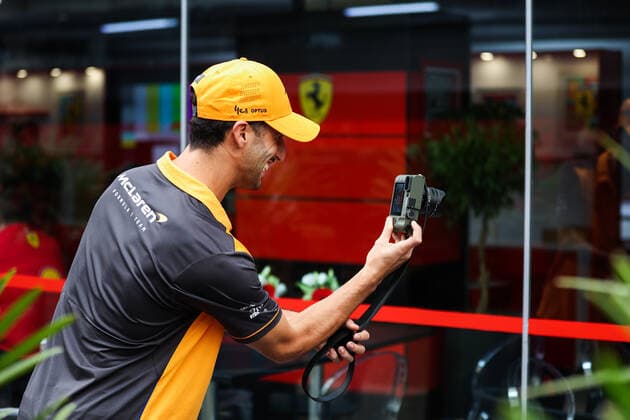 RICCIARDO Daniel (aus), McLaren F1 Team MCL36, portrait taking a picture with a Leica during the Formula 1 Heineken Grande Premio de Sao Paulo 2022, Sao Paulo Grand Prix Grand Prix 2022, 21st round of the 2022 FIA Formula One World Championship, WM, Weltmeisterschaft from November 11 to 13, 2022 on the Interlagos Circuit, in Sao Paulo, Brazil - F1 - SAO PAULO GRAND PRIX 2022 DPPI Panoramic  00122047_AV6_2622