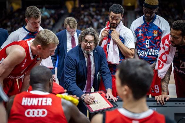 Basketball Berlin 10.11.2022 Saison 2022 2023 Euroleague Regular Season Alba Berlin - FC Bayern München Basketball Andrea Trinchieri (München, Trainer) Auszeit
