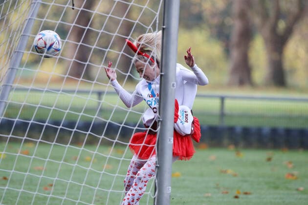 1.FC Köln, Fussball Frauen, 1. Bundesliga, Karnevalstraining, Mandy Islacker (1.FC Köln), Bild: , 11.11.2022