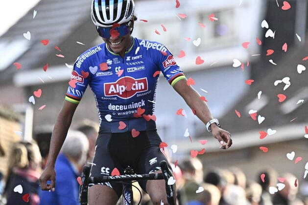Bilder des Jahres, Sport 11 November Sport Themen der Woche KW45 Sport Bilder des Tages Dutch Ceylin Del Carmen Alvarado after winning the Jaarmarktcross cyclocross cycling event in Niel, race 2 8 of the Superprestige competition, Friday 11 November 2022. JASPERxJACOBS  x49463415x