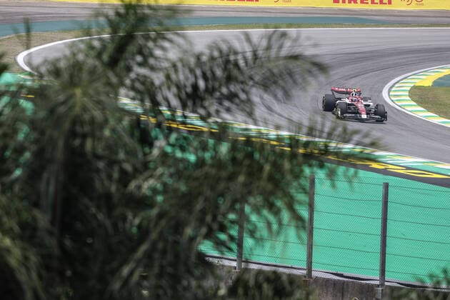 24 ZHOU Guanyu (chi), Alfa Romeo F1 Team ORLEN C42, action during the Formula 1 Heineken Grande Premio de Sao Paulo 2022, Sao Paulo Grand Prix Grand Prix 2022, 21st round of the 2022 FIA Formula One World Championship, WM, Weltmeisterschaft from November 11 to 13, 2022 on the Interlagos Circuit, in Sao Paulo, Brazil - F1 - SAO PAULO GRAND PRIX 2022 DPPI Panoramic  GOOD2948 copie