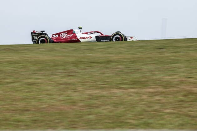 24 ZHOU Guanyu (chi), Alfa Romeo F1 Team ORLEN C42, action during the Formula 1 Heineken Grande Premio de Sao Paulo 2022, Sao Paulo Grand Prix Grand Prix 2022, 21st round of the 2022 FIA Formula One World Championship, WM, Weltmeisterschaft from November 11 to 13, 2022 on the Interlagos Circuit, in Sao Paulo, Brazil - F1 - SAO PAULO GRAND PRIX 2022 DPPI Panoramic  G00D3360 copie