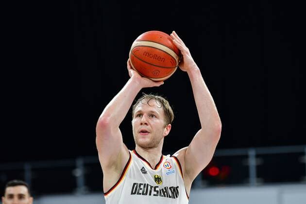 BAMBERG 11.11.2022 --- Basketball ---- Qualifikationsspiel zur Weltmeisterschaft ---- Deutschland vs Finnland --- Christian Sengfelder (43, Deutschland) beim Freiwurf --- Foto: Hans-Martin Issler isslerimages ---- Brose Bamberg vs FC Bayern München