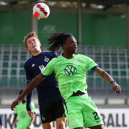 VfL vs. HSV, A-Junioren BL Wolfsburg, 12.11.2022, FUßBALL - VfL Wolfsburg U19 vs. Hamburger SV U19, A-Junioren Bundesliga Nord Nordost, Saison 2022 23. Aurel Wagbe (VfL Wolfsburg U19) Wolfsburg