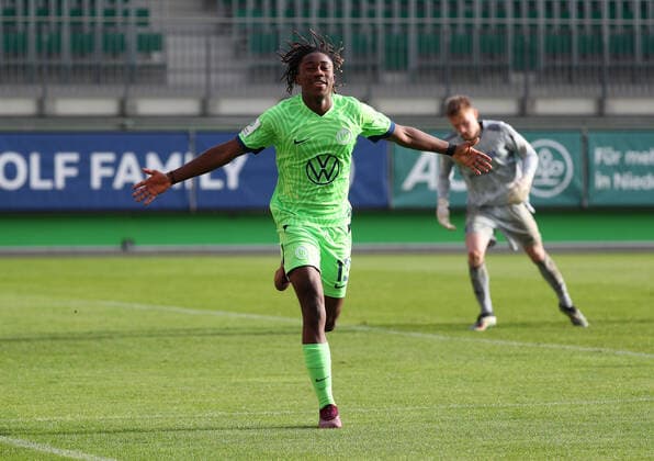 VfL vs. HSV, A-Junioren BL Wolfsburg, 12.11.2022, FUßBALL - VfL Wolfsburg U19 vs. Hamburger SV U19, A-Junioren Bundesliga Nord Nordost, Saison 2022 23. Joao Pinto (VfL Wolfsburg U19) jubelt nach seinem Tor zum 1:0 Wolfsburg