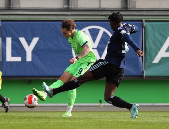 VfL vs. HSV, A-Junioren BL Wolfsburg, 12.11.2022, FUßBALL - VfL Wolfsburg U19 vs. Hamburger SV U19, A-Junioren Bundesliga Nord Nordost, Saison 2022 23. Sean Busch (VfL Wolfsburg U19) Wolfsburg