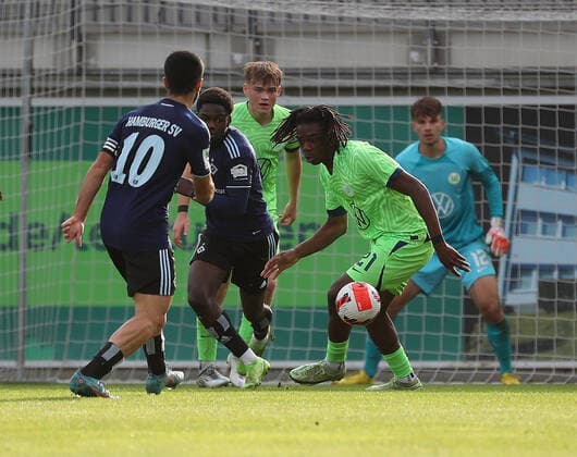 VfL vs. HSV, A-Junioren BL Wolfsburg, 12.11.2022, FUßBALL - VfL Wolfsburg U19 vs. Hamburger SV U19, A-Junioren Bundesliga Nord Nordost, Saison 2022 23. Aurel Wagbe (VfL Wolfsburg U19) Wolfsburg