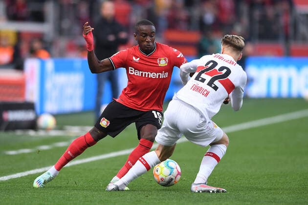 Fußball 1. Bundesliga 15. Spieltag Bayer 04 Leverkusen - VfB Stuttgart am 12.11.2022 in der BayArena in Leverkusen Moussa Diaby ( Leverkusen ), links - Chris Führich ( Stuttgart ), rechts DFL regulations prohibit any use of photographs as image sequences and or quasi-video. *** Soccer 1 Bundesliga 15 Matchday Bayer 04 Leverkusen VfB Stuttgart on 12 11 2022 in the BayArena in Leverkusen Moussa Diaby Leverkusen , left Chris Führich Stuttgart , right DFL regulations prohibit any use of photographs as image sequences and or quasi video xHDx