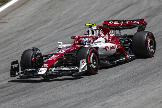 24 ZHOU Guanyu (chi), Alfa Romeo F1 Team ORLEN C42, action during the Formula 1 Heineken Grande Premio de Sao Paulo 2022, Sao Paulo Grand Prix Grand Prix 2022, 21st round of the 2022 FIA Formula One World Championship, WM, Weltmeisterschaft from November 11 to 13, 2022 on the Interlagos Circuit, in Sao Paulo, Brazil - F1 - SAO PAULO GRAND PRIX 2022 DPPI Panoramic  GOOD4803