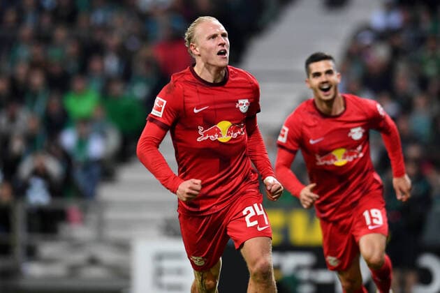 Sport Themen der Woche KW45 Sport Bilder des Tages xMTx - Fussball 1. Bundesliga: SV Werder Bremen - RB Leipzig am 12.11.2022 im Weserstadion in Bremen Jubel, Torjubel, Torschuetze, Torschütze Xaver Schlager (RB Leipzig) jubelt nach seinem Tor zum 1:2. *** xMTx football 1 Bundesliga SV Werder Bremen RB Leipzig on 12 11 2022 at Weserstadion in Bremen jubilation, goal jubilation, goal scorer Xaver Schlager RB Leipzig cheers after his goal to 1 2 MT