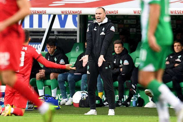 xMTx - Fussball 1. Bundesliga: SV Werder Bremen - RB Leipzig am 12.11.2022 im Weserstadion in Bremen Trainer Ole Werner (Werder Bremen) unzufrieden, enttäuscht, enttaeuscht, niedergeschlagen.