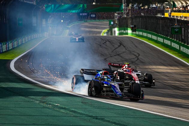 23 ALBON Alexander (tha), Williams Racing FW44, action crash, accident, during the Formula 1 Heineken Grande Premio de Sao Paulo 2022, Sao Paulo Grand Prix Grand Prix 2022, 21st round of the 2022 FIA Formula One World Championship, WM, Weltmeisterschaft from November 11 to 13, 2022 on the Interlagos Circuit, in Sao Paulo, Brazil - F1 - SAO PAULO GRAND PRIX 2022 DPPI Panoramic 20221112_G00D4960
