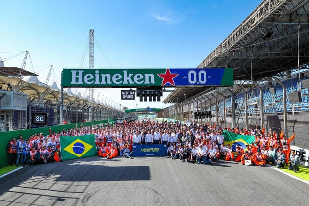 FIA Volunteers family picture during the Formula 1 Heineken Grande Premio de Sao Paulo 2022, Sao Paulo Grand Prix Grand Prix 2022, 21st round of the 2022 FIA Formula One World Championship, WM, Weltmeisterschaft from November 11 to 13, 2022 on the Interlagos Circuit, in Sao Paulo, Brazil - F1 - SAO PAULO GRAND PRIX 2022 - RACE DPPI Panoramic  20221113_GOOD5210