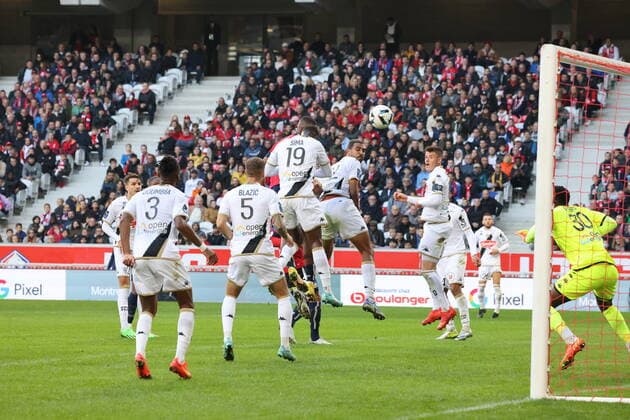 Fußball, OSC Lille - SCO Angers But de Lille lors du match LOSC - Angers - Ligue 1 Uber Eats - Decathlon Arena stade Pierre Mauroy Villeneuve d Ascq - 13 novembre 2022 FOOTBALL : LOSC vs ANGERS - Ligue1 Uber Eats - 13 11 2022 LaurentSanson Panoramic 