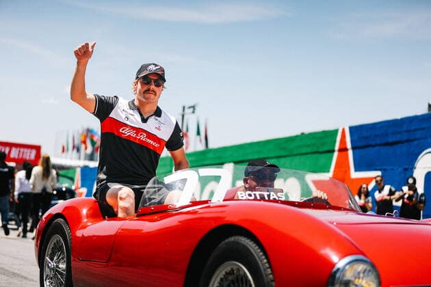BOTTAS Valtteri (fin), Alfa Romeo F1 Team ORLEN C42, portrait drivers parade during the Formula 1 Heineken Grande Premio de Sao Paulo 2022, Sao Paulo Grand Prix Grand Prix 2022, 21st round of the 2022 FIA Formula One World Championship, WM, Weltmeisterschaft from November 11 to 13, 2022 on the Interlagos Circuit, in Sao Paulo, Brazil - F1 - SAO PAULO GRAND PRIX 2022 - RACE DPPI Panoramic  00122048_AV6_4425