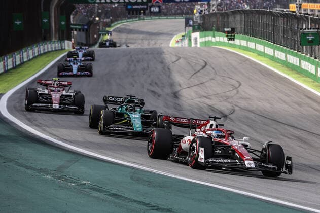 77 BOTTAS Valtteri (fin), Alfa Romeo F1 Team ORLEN C42, action during the Formula 1 Heineken Grande Premio de Sao Paulo 2022, Sao Paulo Grand Prix Grand Prix 2022, 21st round of the 2022 FIA Formula One World Championship, WM, Weltmeisterschaft from November 11 to 13, 2022 on the Interlagos Circuit, in Sao Paulo, Brazil - F1 - SAO PAULO GRAND PRIX 2022 - RACE DPPI Panoramic  AV6_4782 copie