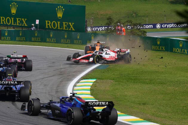 Crash between 20 Kevin Magnussen (DNK, Haas F1 Team) and 3 Daniel Ricciardo (AUS, McLaren F1 Team), F1 Grand Prix of Brazil at Autodromo Jose Carlos Pace on November 13, 2022 in Sao Paulo, Brazil. (Photo by HOCH ZWEI) Sao Paulo Brazil