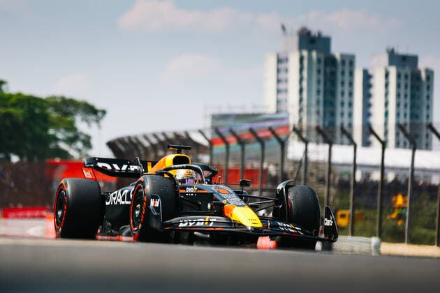 01 VERSTAPPEN Max (nld), Red Bull Racing RB18, action during the Formula 1 Heineken Grande Premio de Sao Paulo 2022, Sao Paulo Grand Prix Grand Prix 2022, 21st round of the 2022 FIA Formula One World Championship, WM, Weltmeisterschaft from November 11 to 13, 2022 on the Interlagos Circuit, in Sao Paulo, Brazil - F1 - SAO PAULO GRAND PRIX 2022 - RACE DPPI Panoramic  00122048_AV6_4476