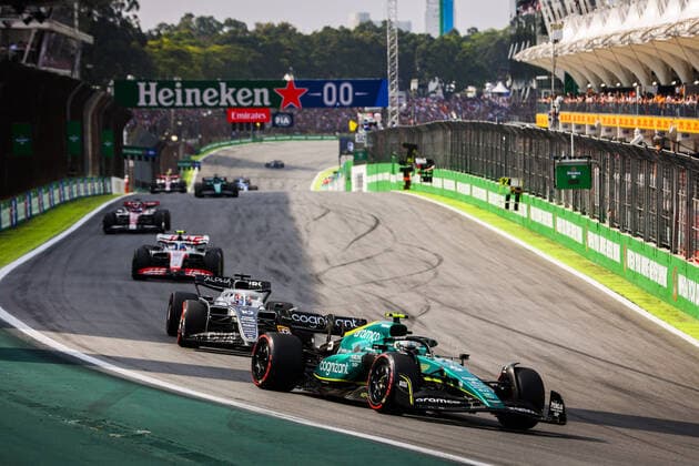 05 VETTEL Sebastian (ger), Aston Martin F1 Team AMR22, action during the Formula 1 Heineken Grande Premio de Sao Paulo 2022, Sao Paulo Grand Prix Grand Prix 2022, 21st round of the 2022 FIA Formula One World Championship, WM, Weltmeisterschaft from November 11 to 13, 2022 on the Interlagos Circuit, in Sao Paulo, Brazil - F1 - SAO PAULO GRAND PRIX 2022 - RACE DPPI Panoramic  00122048_AV6_4760