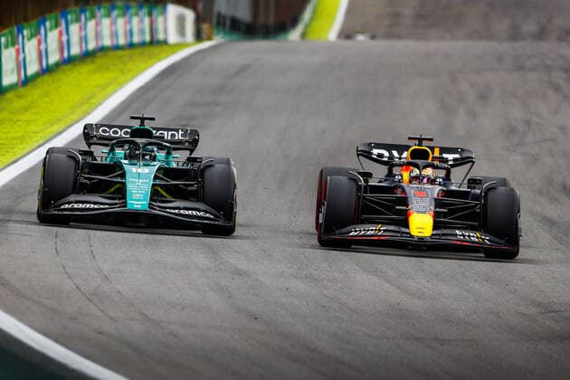 18 STROLL Lance (can), Aston Martin F1 Team AMR22, 01 VERSTAPPEN Max (nld), Red Bull Racing RB18, action during the Formula 1 Heineken Grande Premio de Sao Paulo 2022, Sao Paulo Grand Prix Grand Prix 2022, 21st round of the 2022 FIA Formula One World Championship, WM, Weltmeisterschaft from November 11 to 13, 2022 on the Interlagos Circuit, in Sao Paulo, Brazil - F1 - SAO PAULO GRAND PRIX 2022 - RACE DPPI Panoramic 00122048__V2_1686