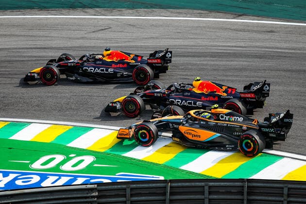 04 NORRIS Lando (gbr), McLaren F1 Team MCL36, 11 PEREZ Sergio (mex), Red Bull Racing RB18, 01 VERSTAPPEN Max (nld), Red Bull Racing RB18, action during the Formula 1 Heineken Grande Premio de Sao Paulo 2022, Sao Paulo Grand Prix Grand Prix 2022, 21st round of the 2022 FIA Formula One World Championship, WM, Weltmeisterschaft from November 11 to 13, 2022 on the Interlagos Circuit, in Sao Paulo, Brazil - F1 - SAO PAULO GRAND PRIX 2022 - RACE DPPI Panoramic 20221113_G00D5675