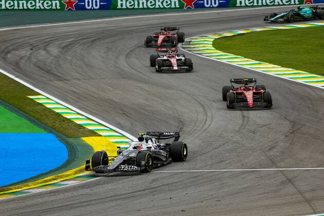 22 TSUNODA Yuki (jap), Scuderia AlphaTauri AT03, 16 LECLERC Charles (mco), Scuderia Ferrari F1-75, action during the Formula 1 Heineken Grande Premio de Sao Paulo 2022, Sao Paulo Grand Prix Grand Prix 2022, 21st round of the 2022 FIA Formula One World Championship, WM, Weltmeisterschaft from November 11 to 13, 2022 on the Interlagos Circuit, in Sao Paulo, Brazil - F1 - SAO PAULO GRAND PRIX 2022 - RACE DPPI Panoramic 20221113_G00D6010