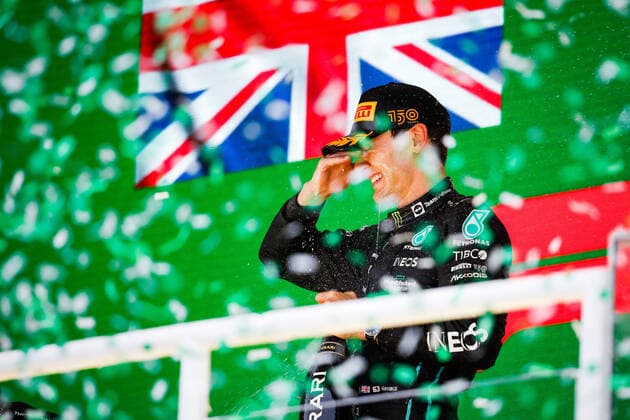 Sport Bilder des Tages podium RUSSELL George (gbr), Mercedes AMG F1 Team W13, portrait during the Formula 1 Heineken Grande Premio de Sao Paulo 2022, Sao Paulo Grand Prix Grand Prix 2022, 21st round of the 2022 FIA Formula One World Championship, WM, Weltmeisterschaft from November 11 to 13, 2022 on the Interlagos Circuit, in Sao Paulo, Brazil - F1 - SAO PAULO GRAND PRIX 2022 - RACE DPPI Panoramic  00122048__V2_2214
