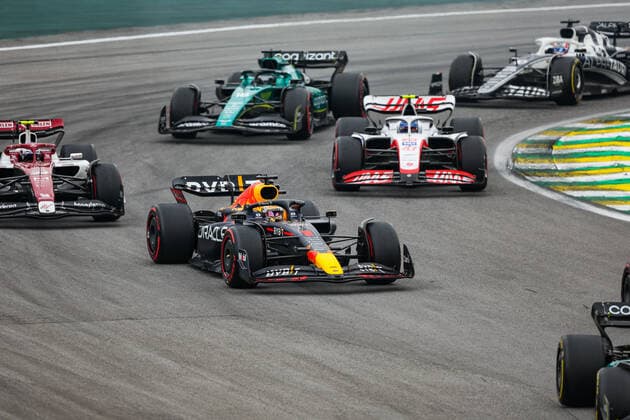 01 VERSTAPPEN Max (nld), Red Bull Racing RB18, 24 ZHOU Guanyu (chi), Alfa Romeo F1 Team ORLEN C42, 47 SCHUMACHER Mick (ger), Haas F1 Team VF-22 Ferrari, action during the Formula 1 Heineken Grande Premio de Sao Paulo 2022, Sao Paulo Grand Prix Grand Prix 2022, 21st round of the 2022 FIA Formula One World Championship, WM, Weltmeisterschaft from November 11 to 13, 2022 on the Interlagos Circuit, in Sao Paulo, Brazil - F1 - SAO PAULO GRAND PRIX 2022 - RACE DPPI Panoramic 20221113_GOOD5843