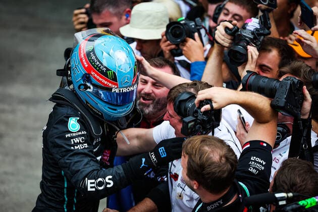 63 RUSSELL George (gbr), Mercedes AMG F1 Team W13, celebrating victory during the Formula 1 Heineken Grande Premio de Sao Paulo 2022, Sao Paulo Grand Prix Grand Prix 2022, 21st round of the 2022 FIA Formula One World Championship, WM, Weltmeisterschaft from November 11 to 13, 2022 on the Interlagos Circuit, in Sao Paulo, Brazil - F1 - SAO PAULO GRAND PRIX 2022 - RACE DPPI Panoramic  20221113_G00D6144