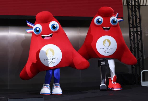 Bilder des Jahres, Sport 11 November Sport Themen der Woche KW46 Sport Bilder des Tages (221114) -- SAINT DENIS, Nov. 14, 2022 -- Photo taken on Nov. 14, 2022 shows the Phryges, unveiled as the official mascots of Paris 2024 Olympic and Paralympic Games during a press conference, PK, Pressekonferenz in Saint Denis, France. ) (SP)FRANCE-SAINT DENIS-PARIS 2024-MASCOT GaoxJing 