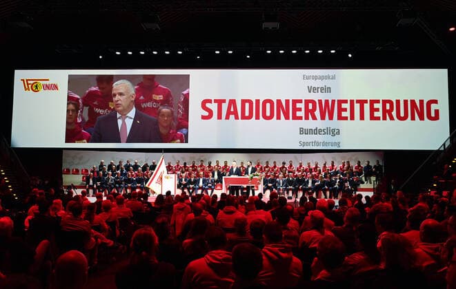 Sport Themen der Woche KW46 Sport Bilder des Tages Fussball, Herren, Saison 2022 2023, 1. Bundesliga, 1. FC Union Berlin, ordentliche Mitgliederversammlung im Tempodrom Berlin, Gelände Stadion An der Alten Försterei, Präsident Dirk Zingler (1. FC Union Berlin) zur Stadionerweiterung, 14.11. 2022, *** Football, men, season 2022 2023, 1 Bundesliga, 1 FC Union Berlin, ordinary general meeting at Tempodrom Berlin, grounds Stadion An der Alten Försterei, President Dirk Zingler 1 FC Union Berlin on stadium expansion, 14 11 2022, Copyright: xMatthiasxKochx